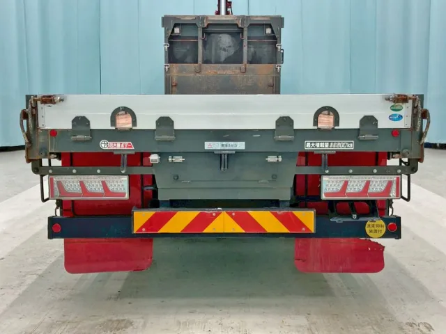 リヤ周りの状態です。(リヤレール中央部に物入れが付いています)|三菱 スーパーグレート 2PG-FV70HZの写真15