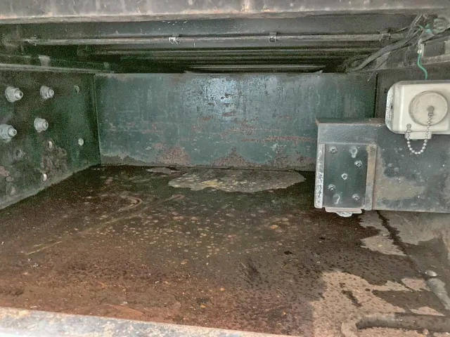 物入れ内部の状態です。|三菱 スーパーグレート 2PG-FV70HZの写真16