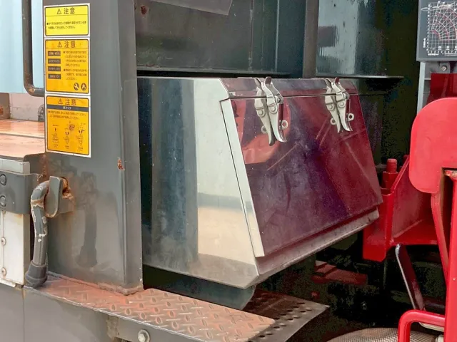 ボディー運転席側前方にステンレス製の工具箱が付いています。|三菱 スーパーグレート 2PG-FV70HZの写真27