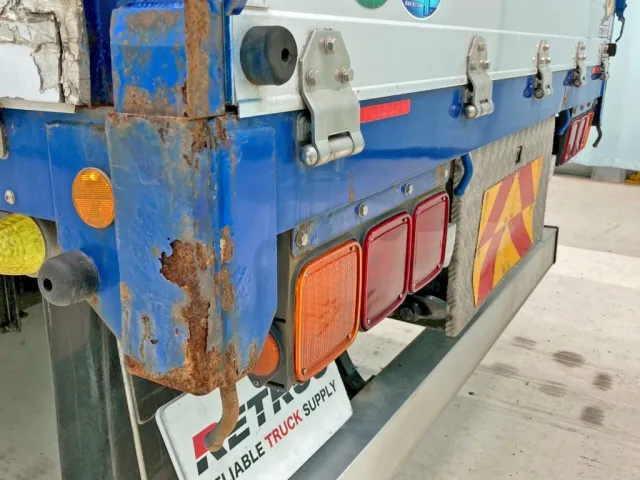 リヤレール助手席側にサビがあります。|UDトラックス クオン QPG-CW5YLの写真16