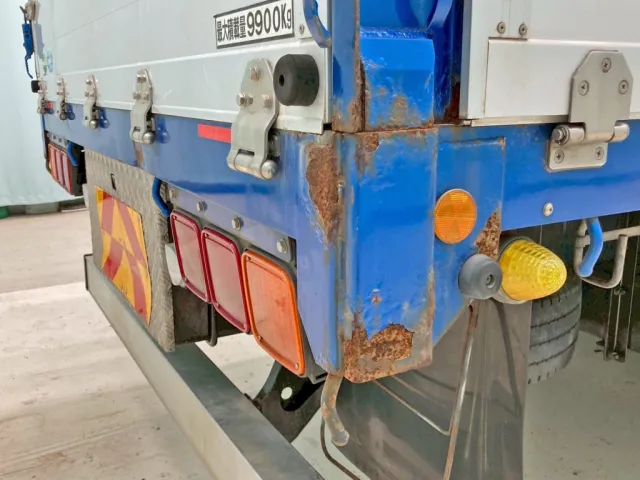リヤレール運転席側にサビがあります。|UDトラックス クオン QPG-CW5YLの写真17