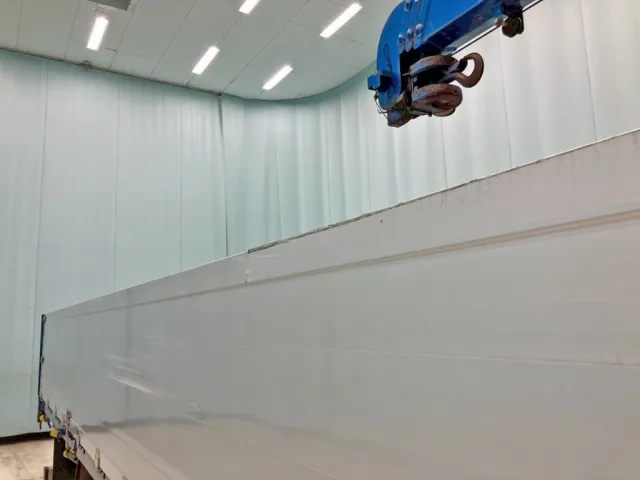 運転席側アオリ前方上部に引きキズがあります。|UDトラックス クオン QPG-CW5YLの写真23