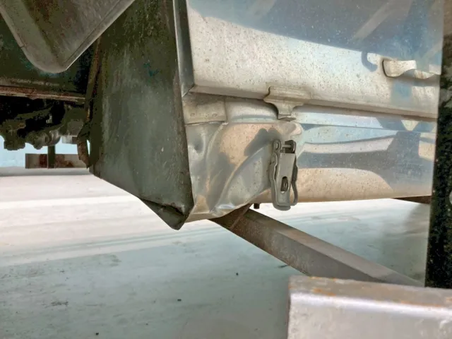 工具箱角に曲がり 及び ロックかかり不良です。|UDトラックス クオン QPG-CW5YLの写真27