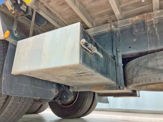 ボディー後方にりん木入れが付いています。|UDトラックス クオン QPG-CW5YLの写真31