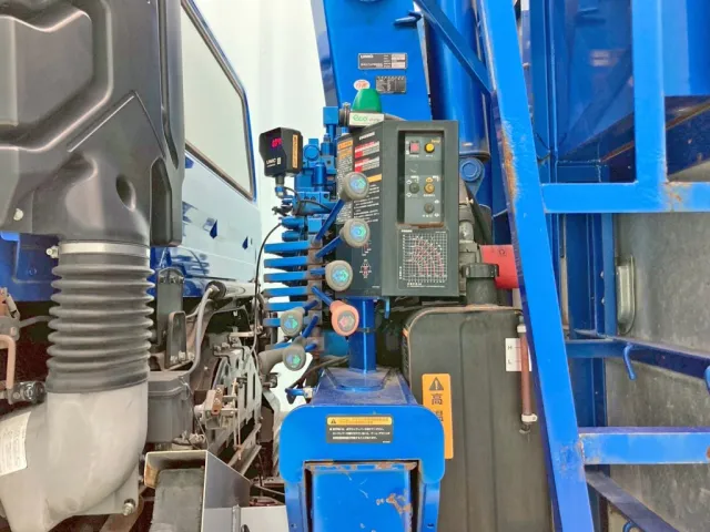 クレーンの操作レバーです。|UDトラックス クオン QPG-CW5YLの写真34