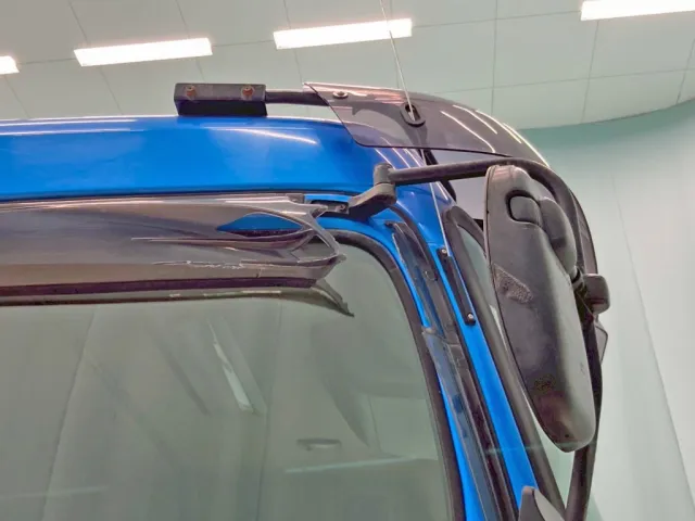 運転席側のバイザーに割れがあります。|UDトラックス クオン QPG-CW5YLの写真40