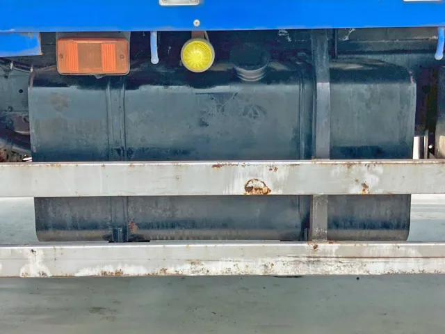 燃料タンクは300Lです。|UDトラックス クオン QPG-CW5YLの写真44