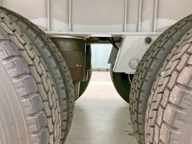 エアサスです。|トレクス  PFN24103改の写真5