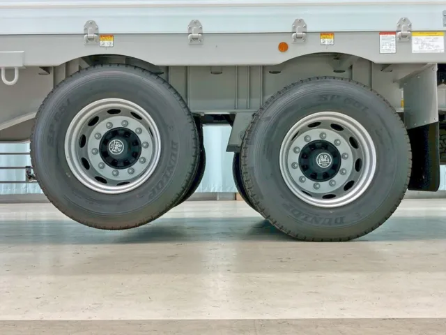 リフトアクスル機能付きです。(前1軸がリフトアップします)|トレクス  PFN24103改の写真18