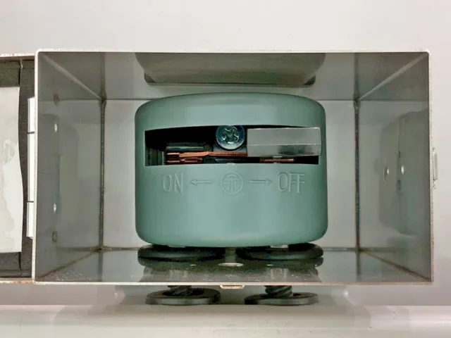 メタルコンセントの電源スイッチです。(ON側：φ60使用時　OFF側：φ50使用時)|トレクス  PFN24103改の写真27