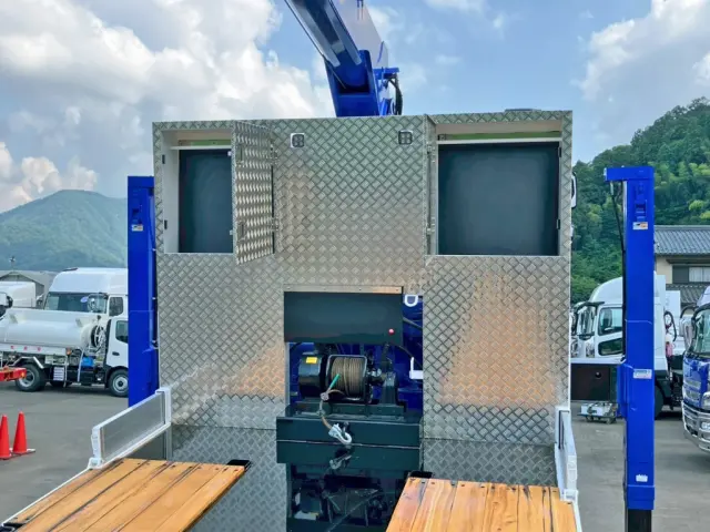 プロテクターにレバーブロック掛け付きの物入れが付いています。|日野 プロフィア 2DG-FW1AHCの写真12