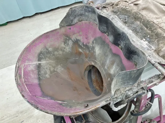 投入口の状態です。|日野 デュトロ 2KG-XZU700M(2WD)の写真11