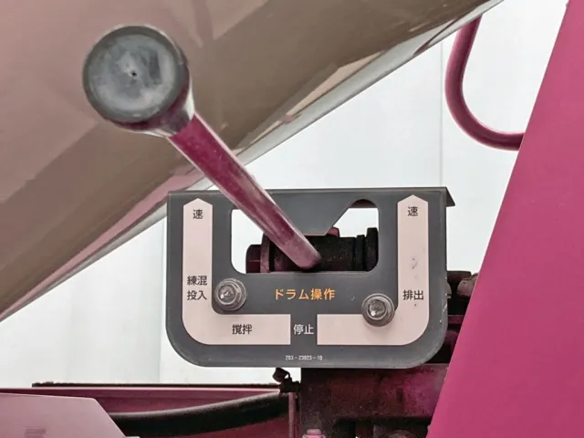 上物の操作レバーです。(助手席側)|日野 デュトロ 2KG-XZU700M(2WD)の写真22