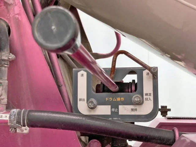 上物の操作レバーです。(運転席側)|日野 デュトロ 2KG-XZU700M(2WD)の写真23