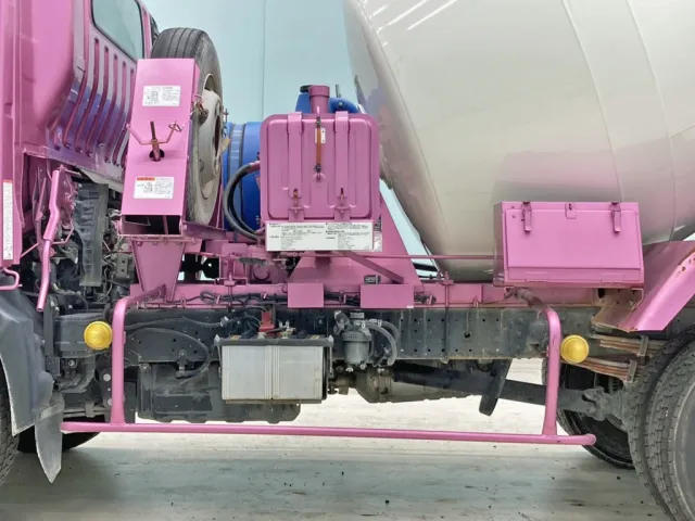 助手席側サイドバンパーステーに曲がりがあります。|日野 デュトロ 2KG-XZU700M(2WD)の写真26