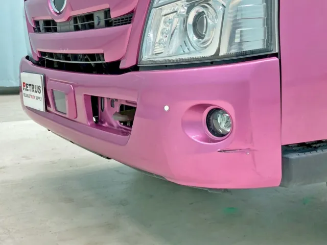 フロントバンパー助手席側に引きキズがあります。|日野 デュトロ 2KG-XZU700M(2WD)の写真30