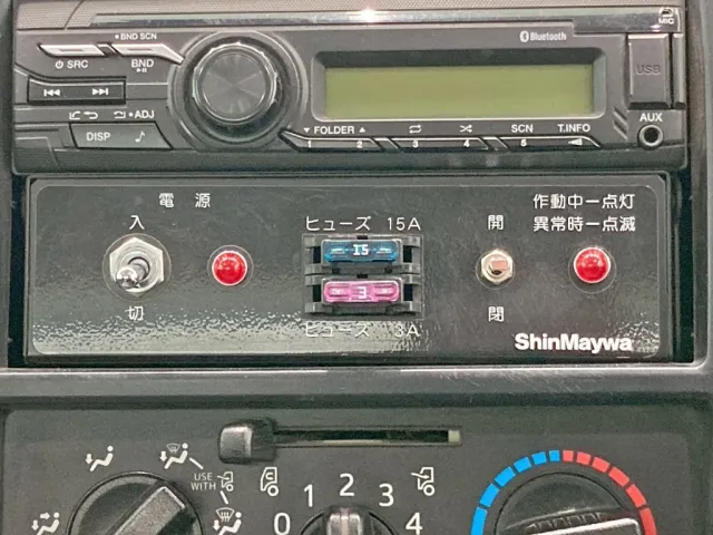 キャビン内のホッパーカバーの開閉スイッチです。|日野 デュトロ 2KG-XZU700M(2WD)の写真34