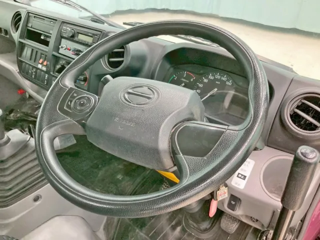 ハンドルグリップにスレがあります。|日野 デュトロ 2KG-XZU700M(2WD)の写真35