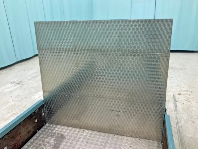 プロテクターにウロコステンが張られています。|三菱  T200CPの写真16