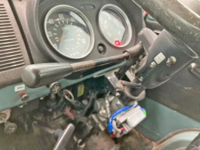 コラムシフトのマニュアル5速です。|三菱  T200CPの写真28