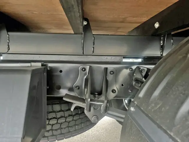 リーフサスです。|日野 レンジャー 2PG-FD2ABA(2WD)の写真5