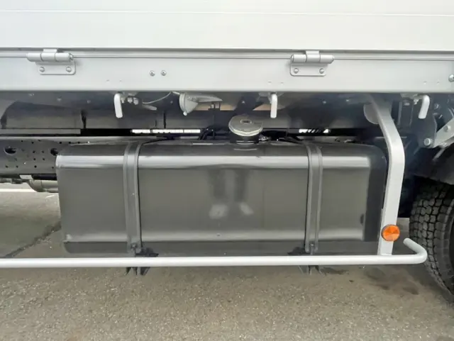 燃料タンクは200Lです。|日野 レンジャー 2PG-FD2ABA(2WD)の写真13