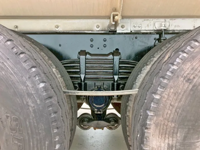 リーフサスです。|いすゞ ギガ 2KG-CXZ77CTの写真5