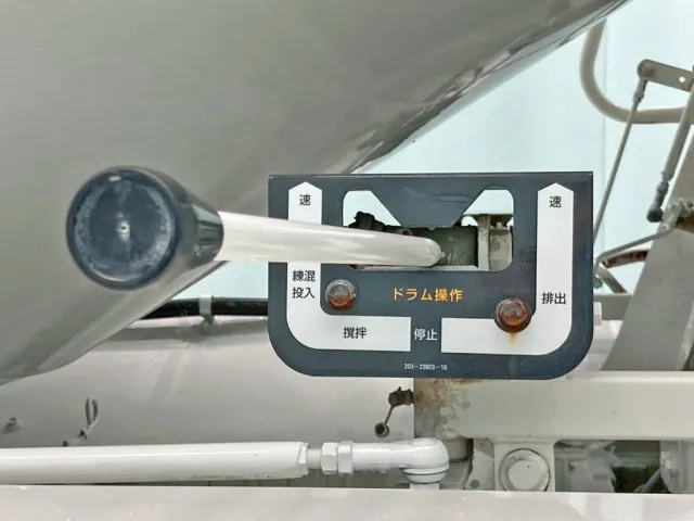 上物の操作レバーです。(助手席側)|いすゞ ギガ 2KG-CXZ77CTの写真19