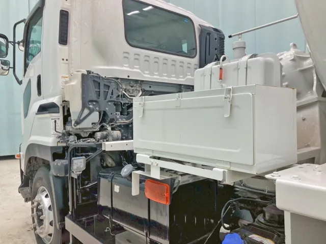 助手席側に工具箱が付いています。|いすゞ ギガ 2KG-CXZ77CTの写真22