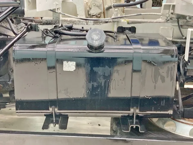 燃料タンクは140Lです。|いすゞ ギガ 2KG-CXZ77CTの写真28