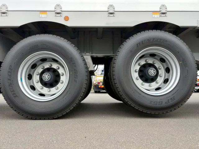 リフトアクスル機能付きです。(1軸目がリフトアップします)|トレクス  PFN24103改の写真17