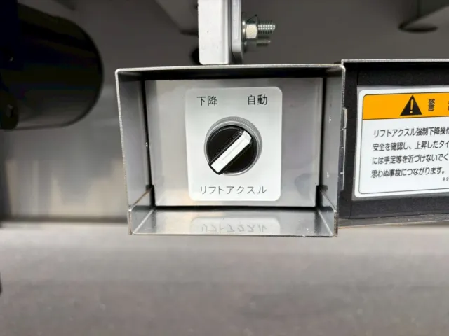 リフトアクスルの切り替えバルブです。|トレクス  PFN24103改の写真18