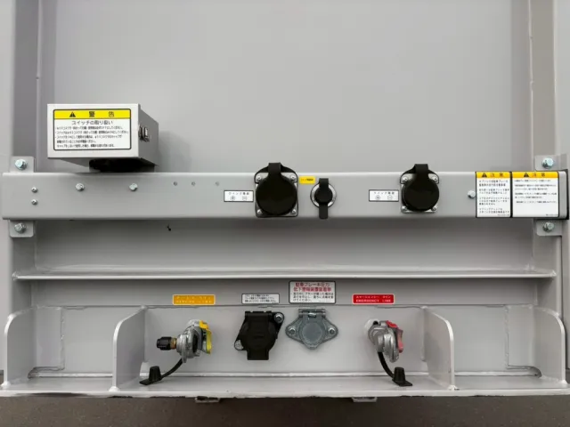 コネクター接続部です。(メタルコンセントが2種類付いています。)|トレクス  PFN24103改の写真24