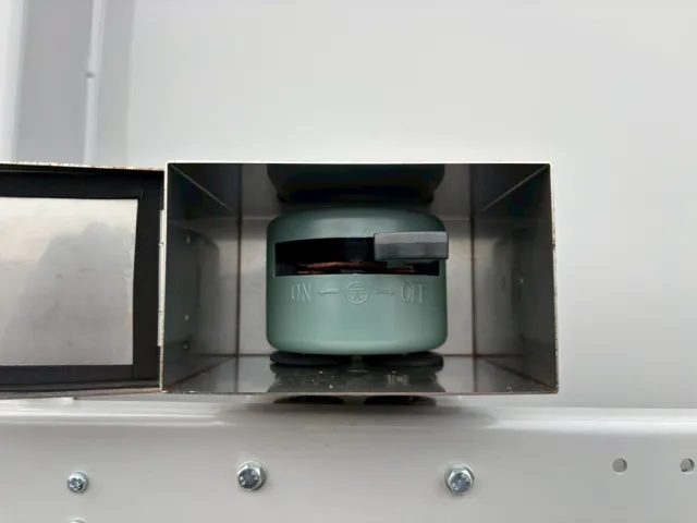 メタルコンセントの電源スイッチです。|トレクス  PFN24103改の写真25