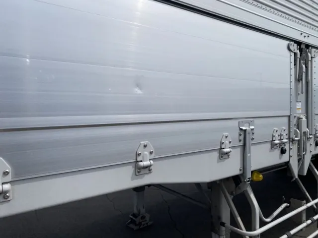 助手席側前側の煽りにキズが有ります|トレクス  PFB34118の写真28