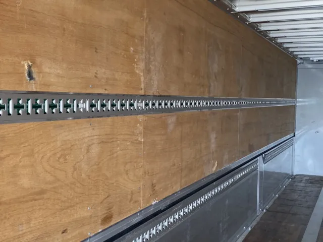 ウイング内助手席側のベニヤに汚れキズが有ります|トレクス  PFB34118の写真30