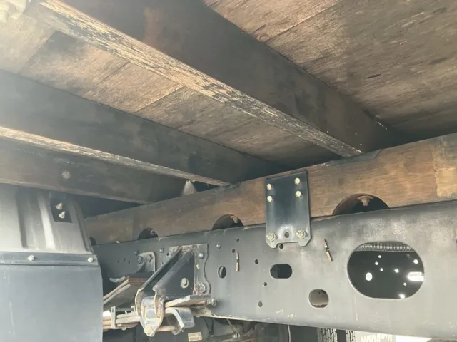 いすゞ フォワード 2RG-FRR90S2(2WD)の写真6