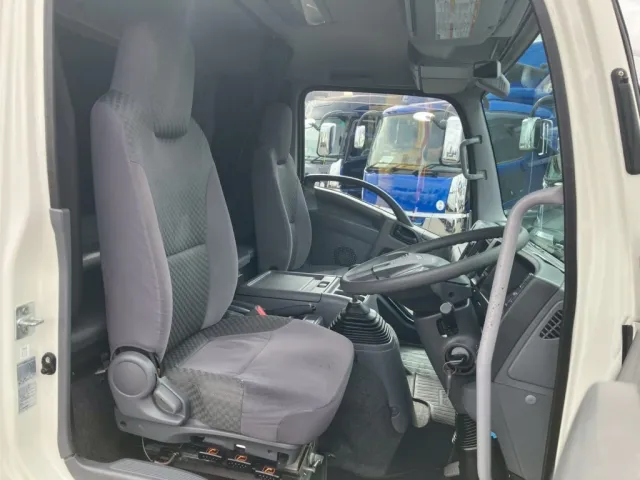 いすゞ フォワード 2RG-FRR90S2(2WD)の写真7