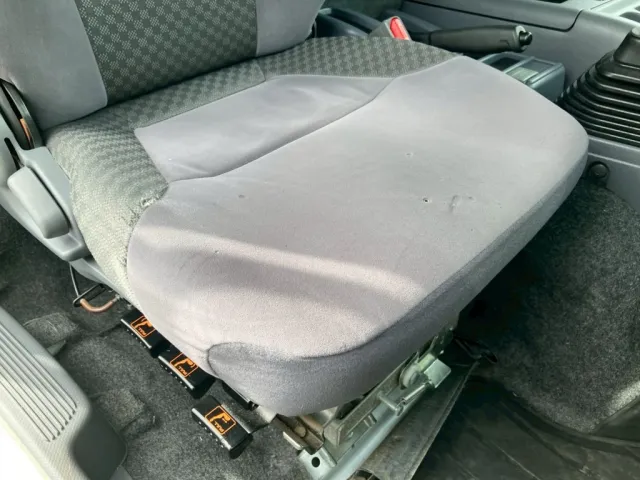 いすゞ フォワード 2RG-FRR90S2(2WD)の写真8