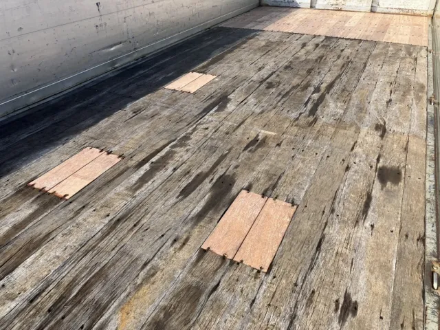 いすゞ フォワード 2RG-FRR90S2(2WD)の写真11