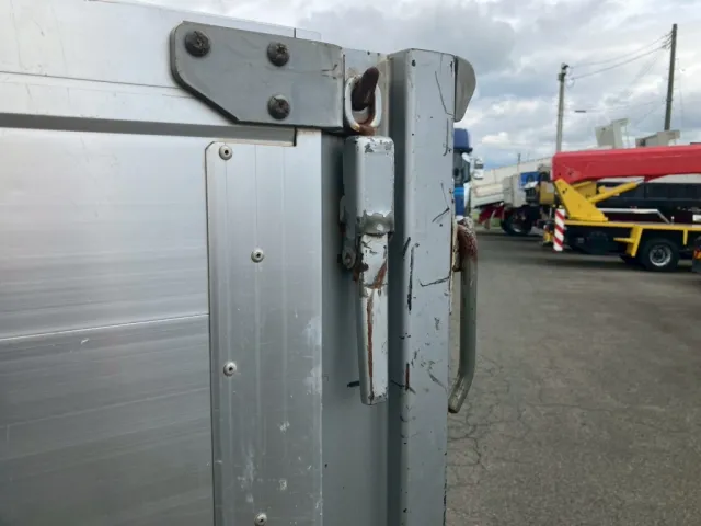 いすゞ フォワード 2RG-FRR90S2(2WD)の写真23