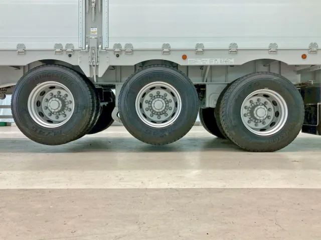 リフトアクスル機能付きです。(前2軸がリフトアップします)|東邦  TF36H2C3改の写真15