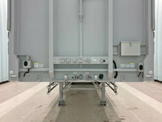 ボディー前方左右にもウイングの開閉スイッチが付いています。|東邦  TF36H2C3改の写真20