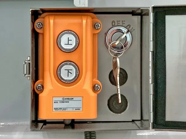 ボディー前方運転席側にウイングのメインスイッチが付いています。|東邦  TF36H2C3改の写真21