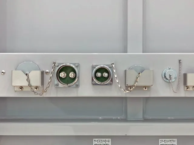 メタルコンセントは2種類付いています。(運転席側：φ60　助手席側：φ50)|東邦  TF36H2C3改の写真23