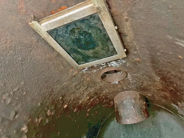 タンク上部の状態です。|いすゞ フォワード SKG-FSR90S2の写真13