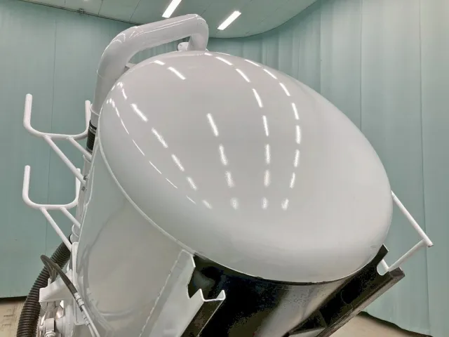 タンク前鑑は鉄製です。|いすゞ フォワード SKG-FSR90S2の写真15