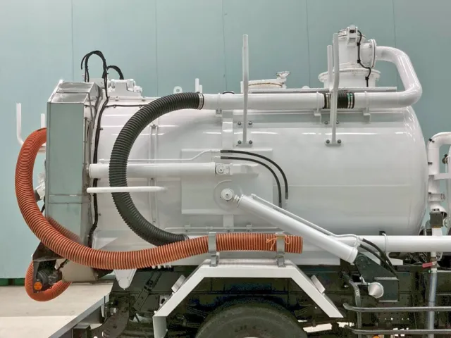 タンクの外観状態です。(運転席側)|いすゞ フォワード SKG-FSR90S2の写真19