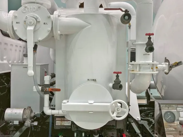 助手席側に第2分離機が付いています。|いすゞ フォワード SKG-FSR90S2の写真22