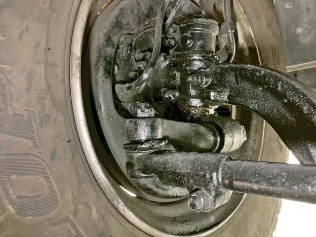助手席側タイロッドブーツに破れがあります。|いすゞ フォワード SKG-FSR90S2の写真39
